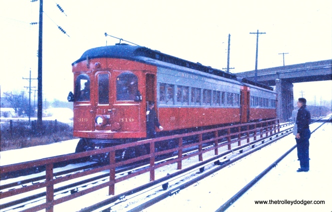319-320 at Lakewood Station in West Chicago. (Mark Llanuza Collection)